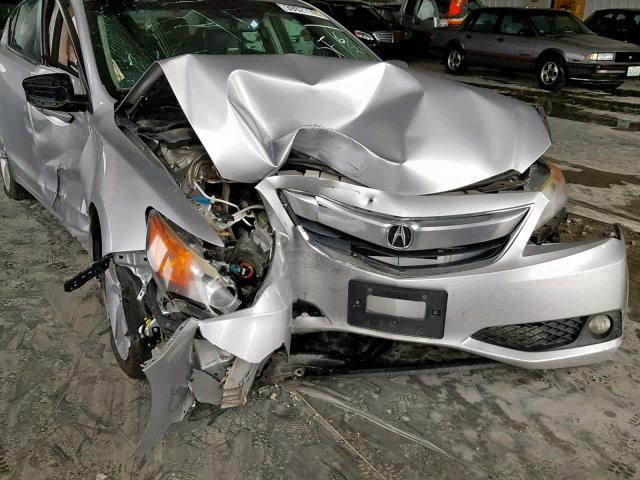 19VDE1F79DE001392 - 2013 ACURA ILX 20 TEC SILVER photo 9