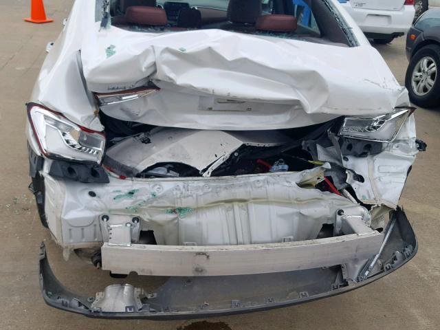 1G1ZH5SX7GF239729 - 2016 CHEVROLET MALIBU PRE WHITE photo 9