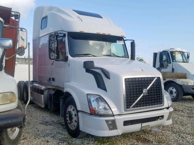 4V4NC9TJ15N370667 - 2005 VOLVO VN VNL WHITE photo 1