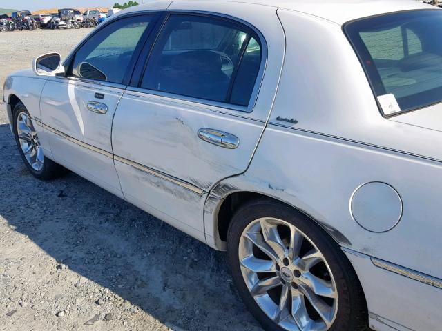 1LNHM81W3YY878152 - 2000 LINCOLN TOWN CAR WHITE photo 9