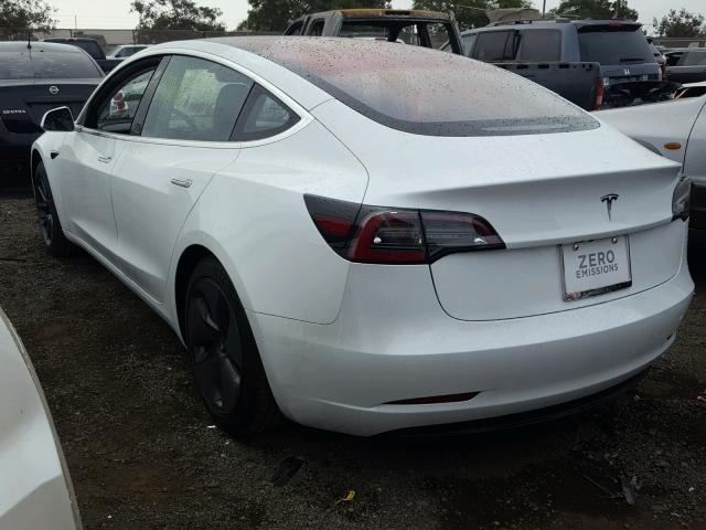 5YJ3E1EA6JF007608 - 2018 TESLA MODEL 3 WHITE photo 3