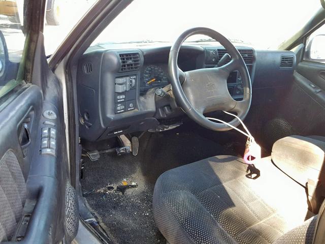 1GNDT13W2V2157319 - 1997 CHEVROLET BLAZER SILVER photo 9