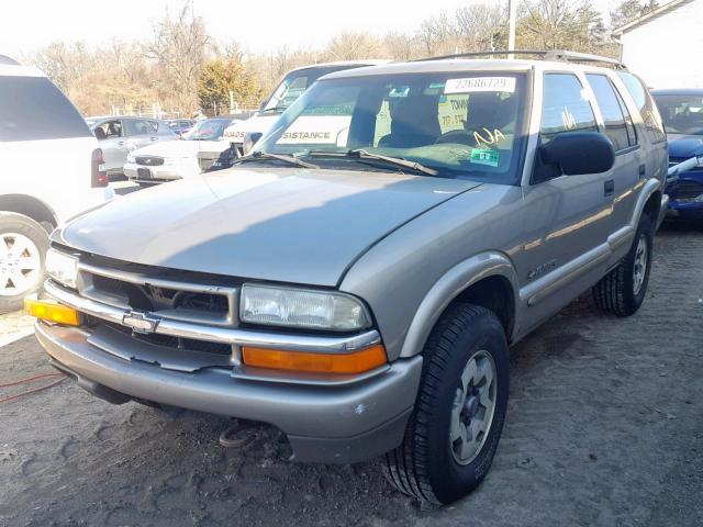 1GNDT13W62K239856 - 2002 CHEVROLET BLAZER GOLD photo 2