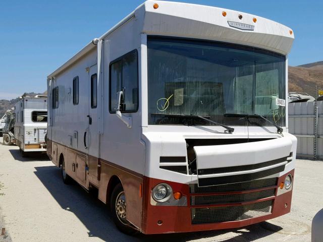 1F645D6YXE0A14785 - 2015 WINNEBAGO BRAVE SE WHITE photo 1