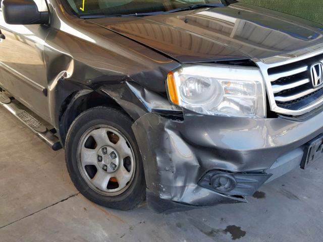 5FNYF3H23CB028728 - 2012 HONDA PILOT LX GRAY photo 9