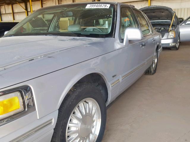 1LNLM83WXVY682048 - 1997 LINCOLN TOWN CAR C SILVER photo 10