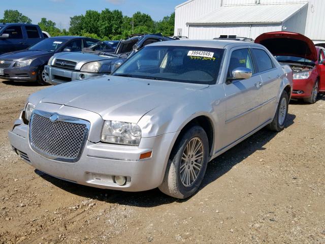 2C3CA4CD8AH328302 - 2010 CHRYSLER 300 TOURIN SILVER photo 2