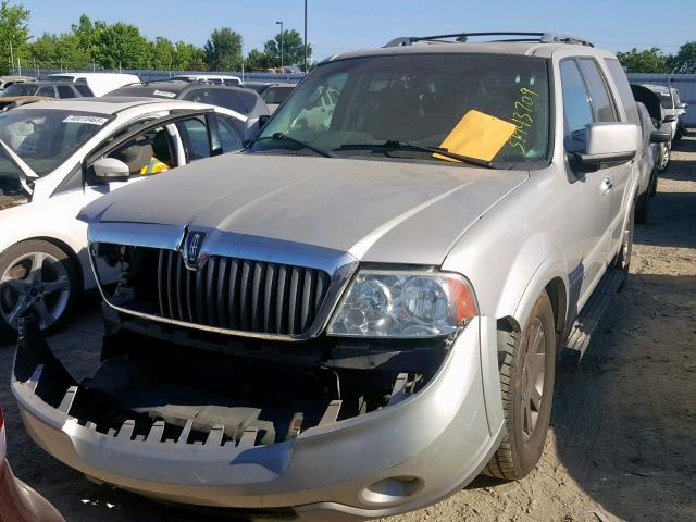 5LMFU27R43LJ16988 - 2003 LINCOLN NAVIGATOR ვერცხლისფერი ფოტო 2