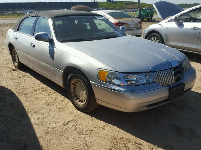 1LNHM81W1YY871068 - 2000 LINCOLN TOWN CAR E GRAY photo 1