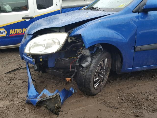 KNADE123866152482 - 2006 KIA RIO BLUE photo 9