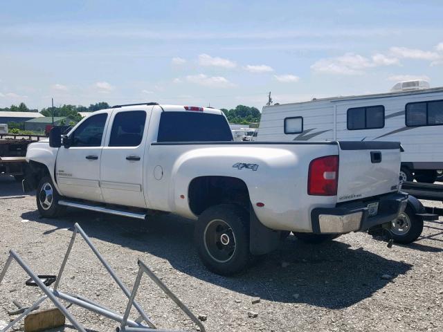 1GTJK33648F162027 - 2008 GMC SIERRA K35 WHITE photo 3