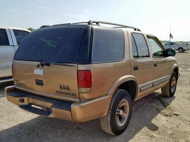 1GNCS13W1Y2183705 - 2000 CHEVROLET BLAZER GOLD photo 4