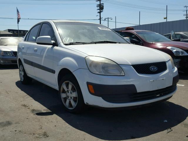 KNADE123266183601 - 2006 KIA RIO WHITE photo 1