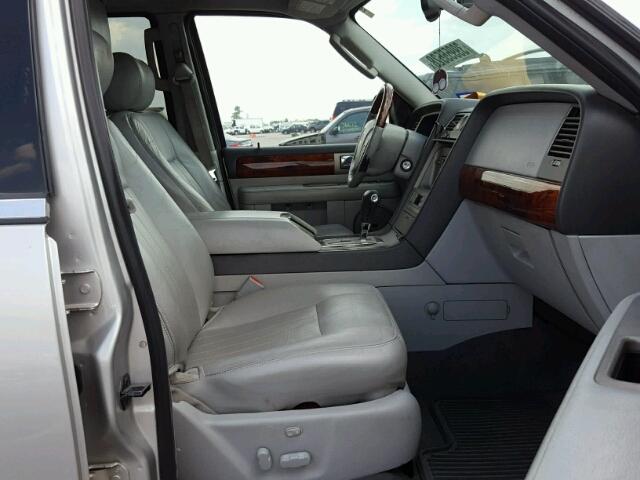 5LMFU27586LJ26621 - 2006 LINCOLN NAVIGATOR Күміс фото 5