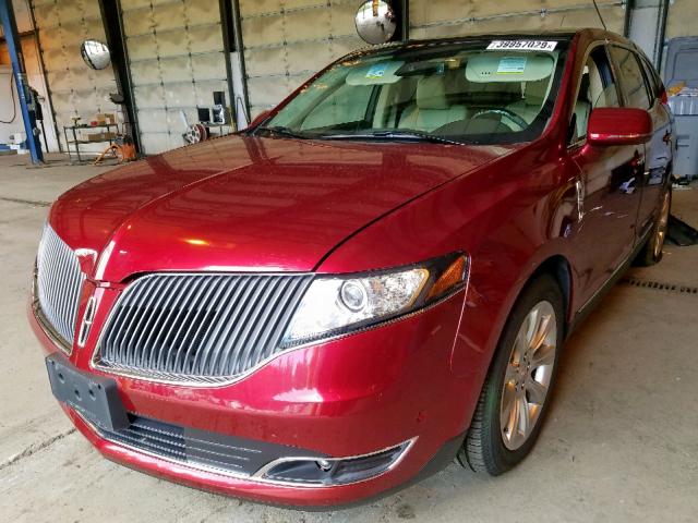 2LMHJ5ATXEBL57259 - 2014 LINCOLN MKT RED photo 2