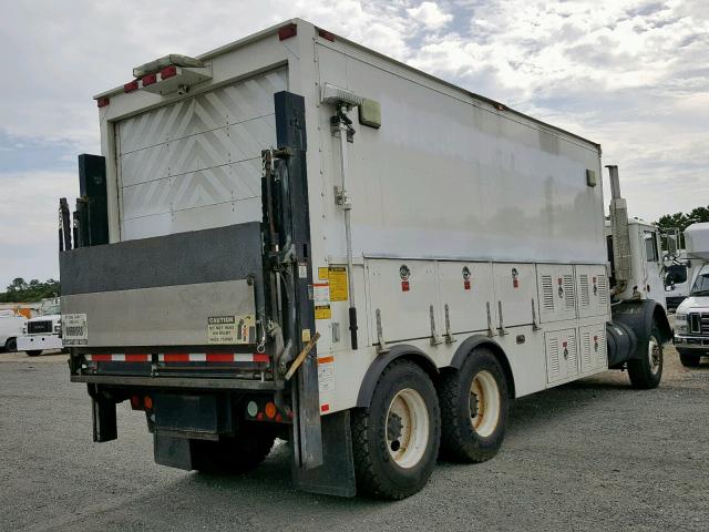 1M2K189C26M032012 - 2006 MACK 600 MR600 WHITE photo 4