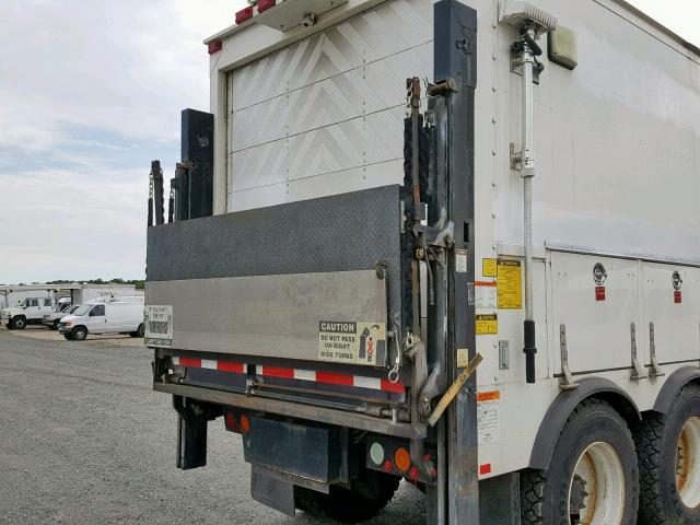 1M2K189C26M032012 - 2006 MACK 600 MR600 WHITE photo 9