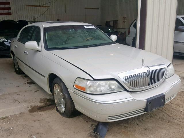 1LNHM83W24Y686924 - 2004 LINCOLN TOWN CAR U WHITE photo 1