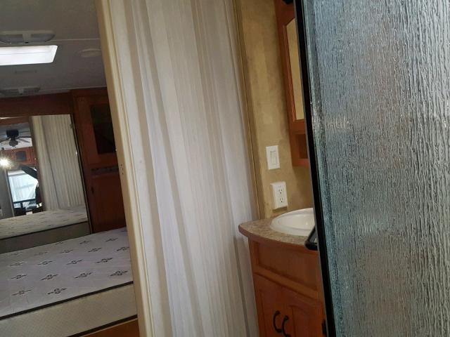 4YDF2952084702341 - 2008 KEYSTONE MONTANA WHITE photo 6