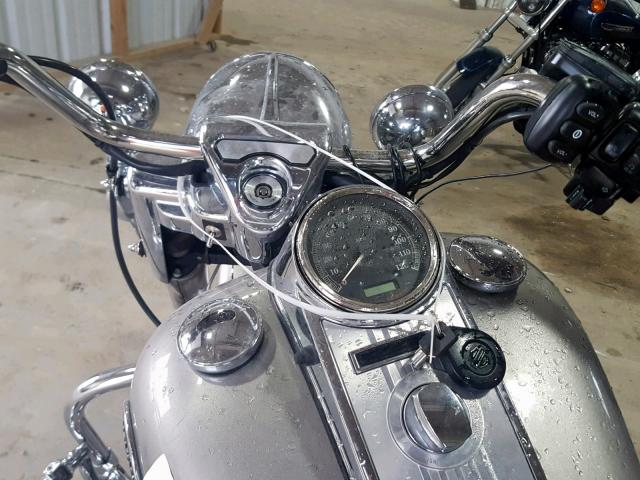 1HD1FR4198Y704221 - 2008 HARLEY-DAVIDSON FLHRC SILVER photo 5