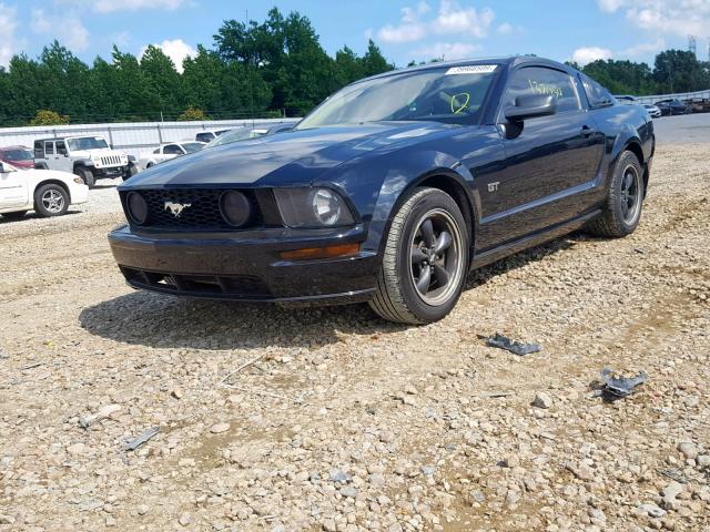 1ZVFT82HX65119993 - 2006 FORD MUSTANG GT BLACK photo 2