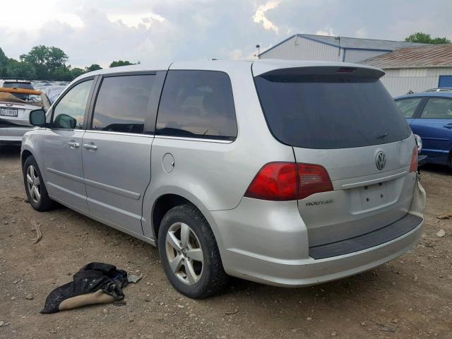 2V8HW341X9R543028 - 2009 VOLKSWAGEN ROUTAN SE SILVER photo 3