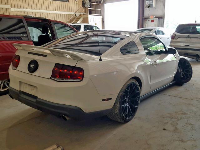 1ZVBP8CH5A5160557 - 2010 FORD MUSTANG GT WHITE photo 4