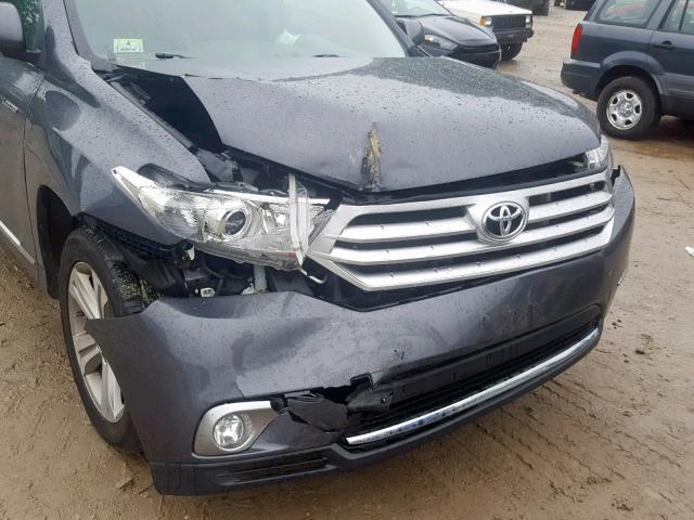 5TDDK3EH8DS231517 - 2013 TOYOTA HIGHLANDER GRAY photo 9