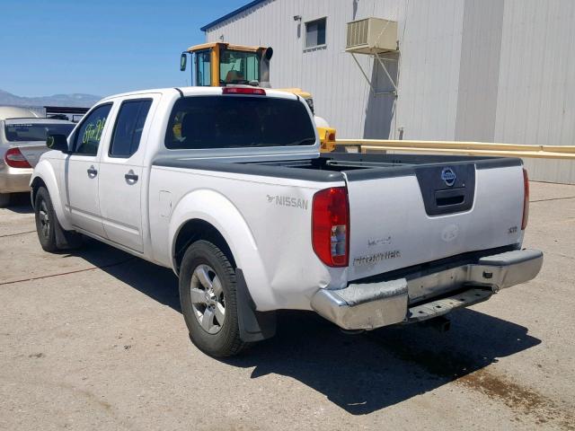 1N6AD09U79C427506 - 2009 NISSAN FRONTIER C WHITE photo 3