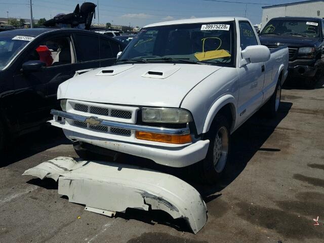 1GCCS14W028252749 - 2002 CHEVROLET S TRUCK S1 WHITE photo 2