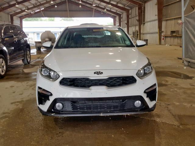 3KPF24AD0KE071366 - 2019 KIA FORTE FE WHITE photo 9