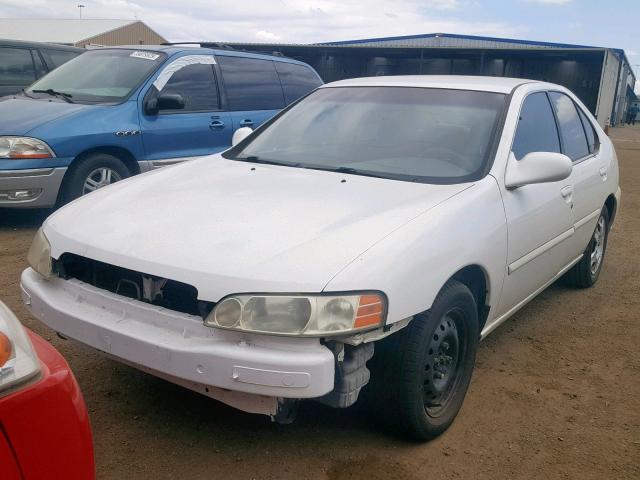 1N4DL01D3YC164384 - 2000 NISSAN ALTIMA XE WHITE photo 2