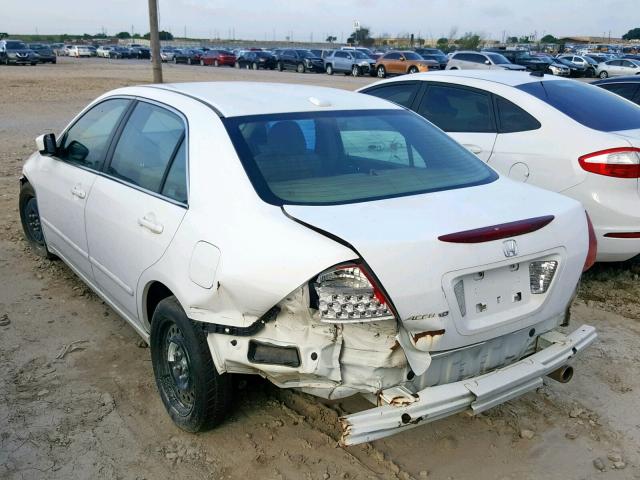 1HGCM56807A045621 - 2004 HONDA ACCORD WHITE photo 3