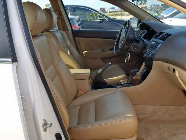 1HGCM56807A045621 - 2004 HONDA ACCORD WHITE photo 5