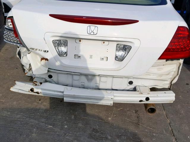 1HGCM56807A045621 - 2004 HONDA ACCORD WHITE photo 9