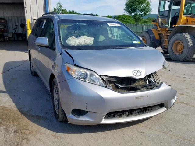 5TDKK3DC8DS330075 - 2013 TOYOTA SIENNA LE SILVER photo 1