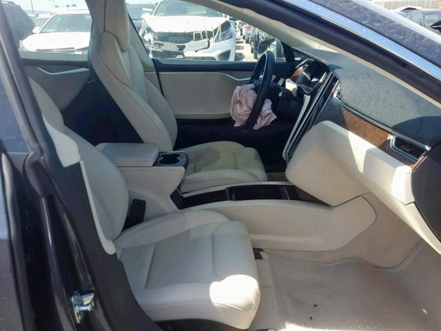 5YJSA1E11HF231189 - 2017 TESLA MODEL S رمادي صورة 5