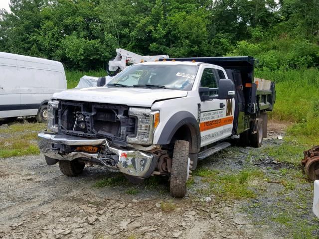 1FD0X5HY0HEE29183 - 2017 FORD F550 SUPER WHITE photo 2