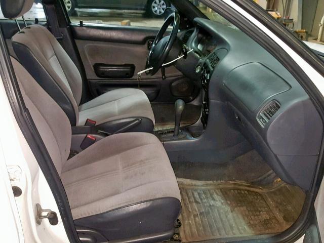 1Y1SK5262TZ061976 - 1996 GEO PRIZM BASE თეთრი ფოტო 5