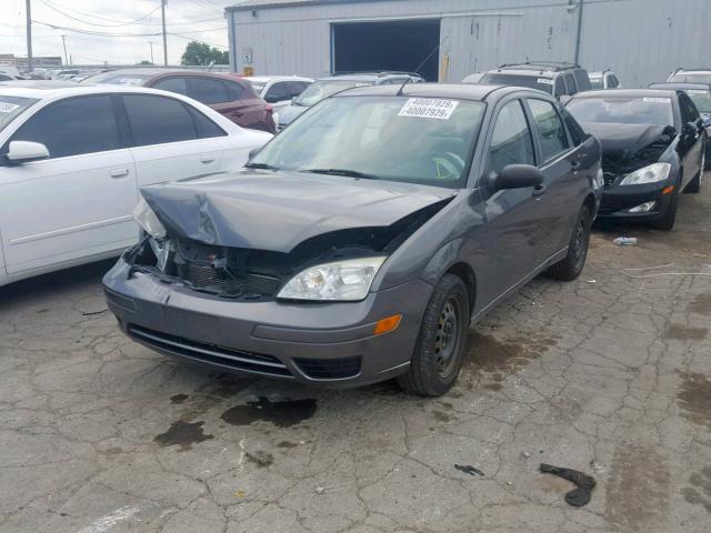 1FAFP34NX7W353422 - 2007 FORD FOCUS ZX4 GRAY photo 2