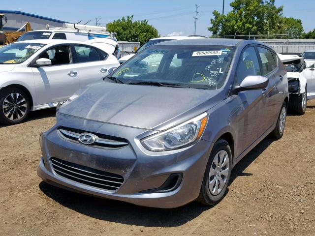 KMHCT5AE3HU343722 - 2017 HYUNDAI ACCENT SE GRAY photo 2