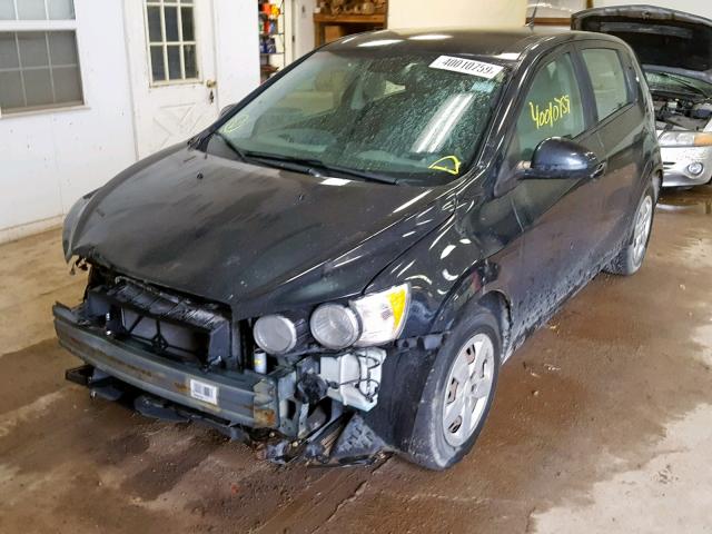 1G1JA6SHXD4134710 - 2013 CHEVROLET SONIC LS BLACK photo 2