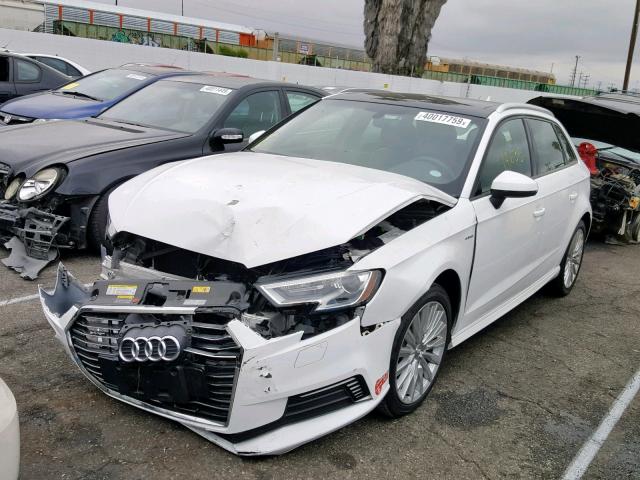 WAUUPBFF4JA057010 - 2018 AUDI A3 E-TRON WHITE photo 2