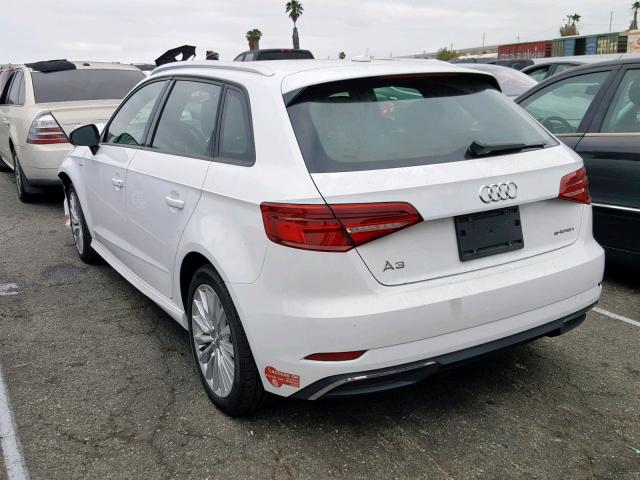 WAUUPBFF4JA057010 - 2018 AUDI A3 E-TRON WHITE photo 3