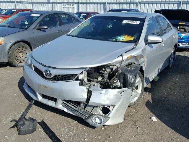 4T1BF1FKXCU016172 - 2012 TOYOTA CAMRY BASE SILVER photo 2