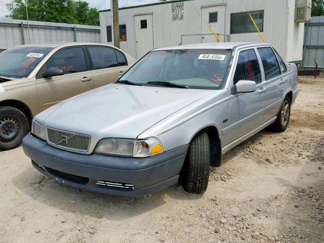 YV1LS5578W1508675 - 1998 VOLVO S70 SILVER photo 2