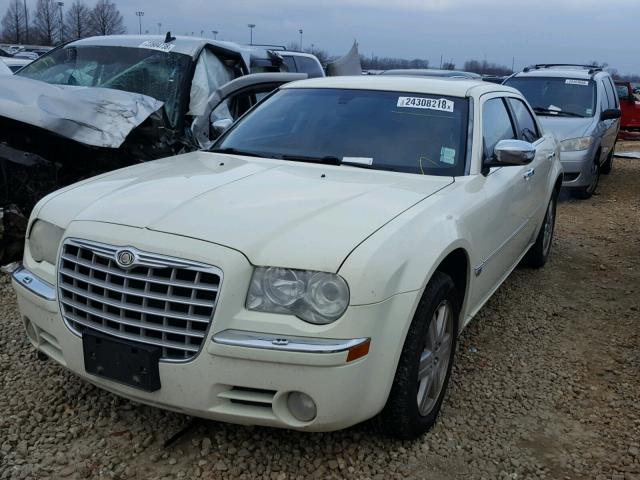 2C3AK63H15H639465 - 2005 CHRYSLER 300C WHITE photo 2