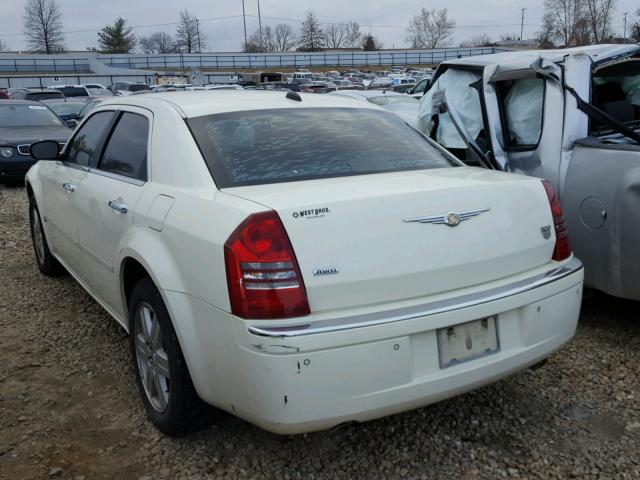 2C3AK63H15H639465 - 2005 CHRYSLER 300C WHITE photo 3