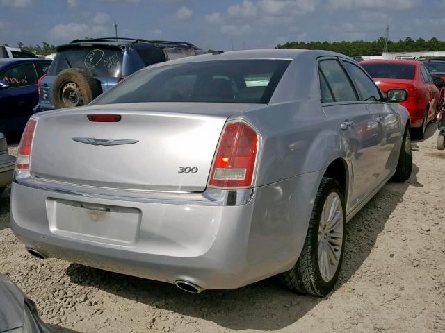 2C3CA5CG7BH613767 - 2011 CHRYSLER 300 LIMITE GRAY photo 4