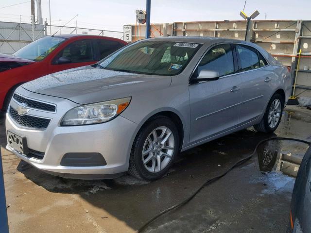 1G11D5SR4DF174005 - 2013 CHEVROLET MALIBU 1LT 银色 照片 2